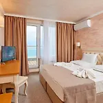 Neptun Hotel 3*